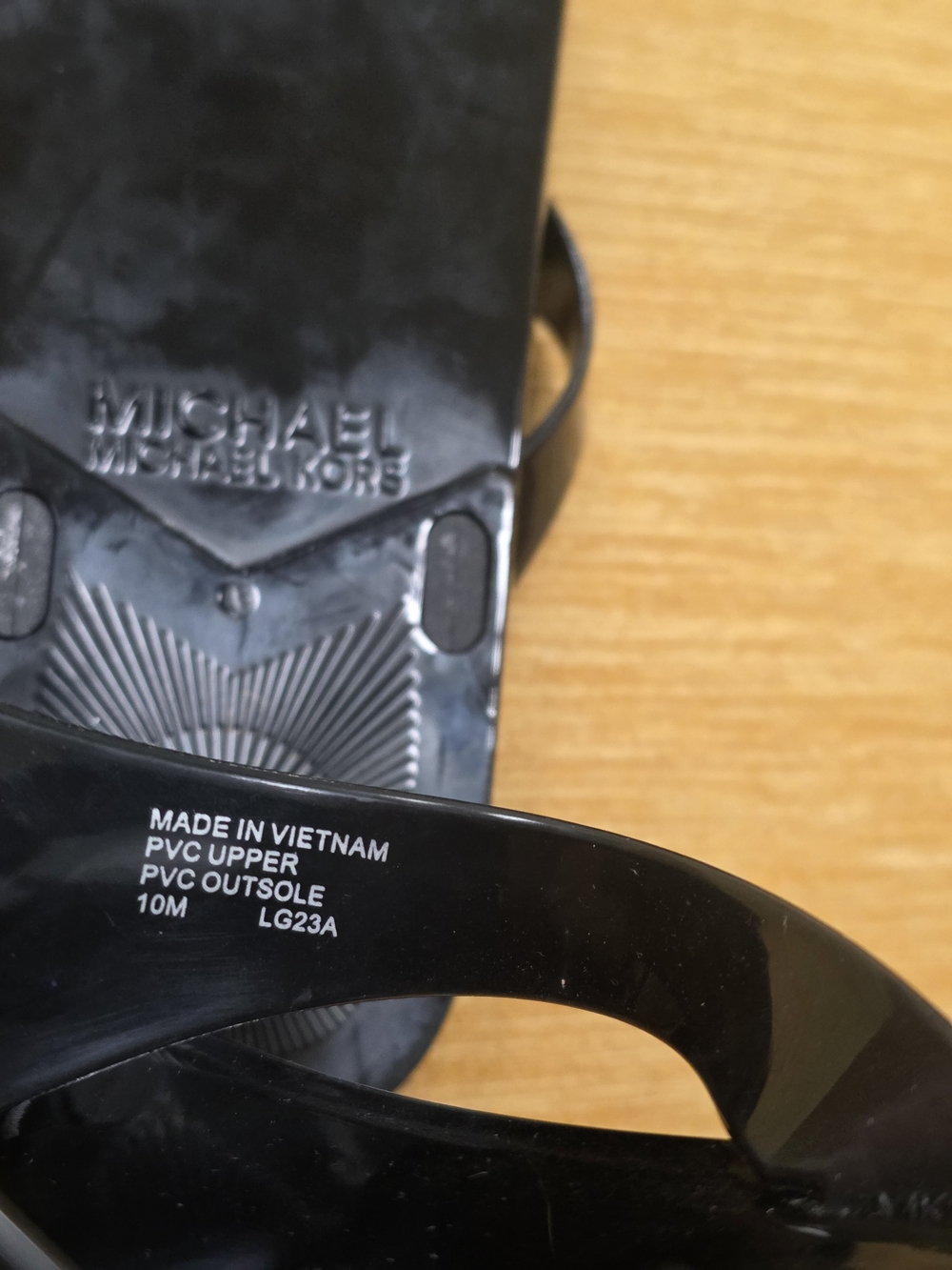 Michael Kors Black Jelly Logo Thong Sandals Size 10 Women's Like NEW - Picture 8 of 8